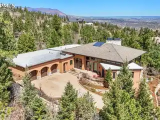 Extraordinary Residence Crowning Stratton Forest