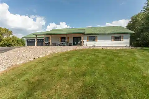 Luxury Country Living with Heated Barns and Shop