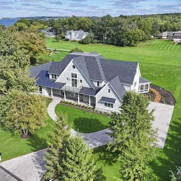 NEW CONTEMPORARY CONSTRUCTION ON OVER AN ACRE