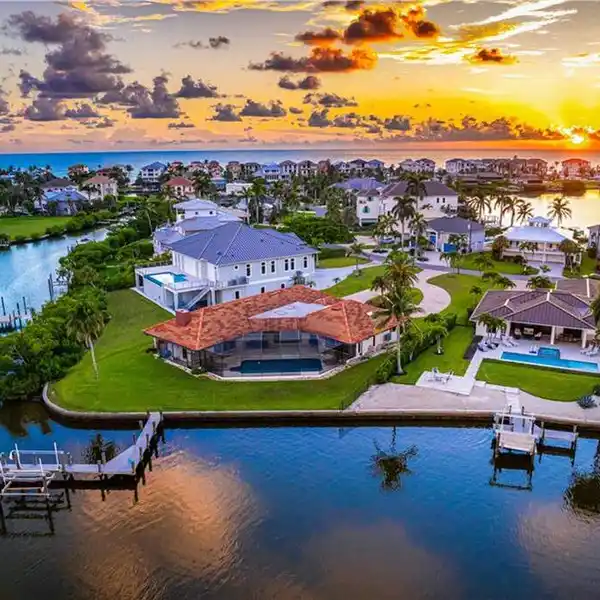 BEAUTIFUL COASTAL CONTEMPORARY ESTATE