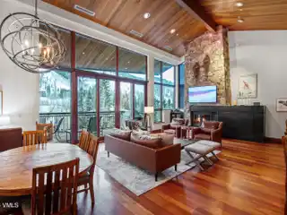 Top-Floor Luxury Condo with Vail Mountain Views