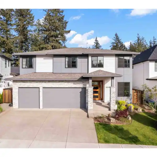 WARM AND INVITING PACIFIC NORTHWEST CRAFTSMAN