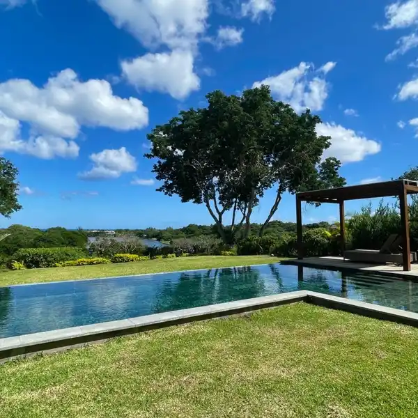 NEWLY BUILT VILLA BOASTS A WONDERFUL GARDEN