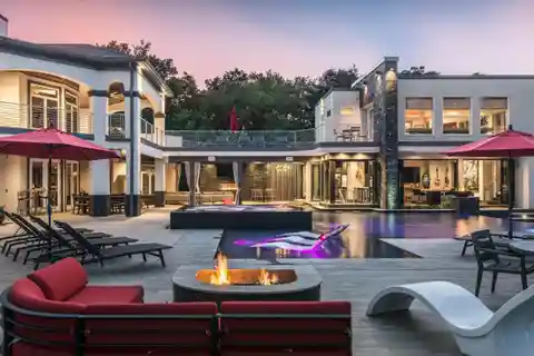 Sophisticated Hilltop Estate