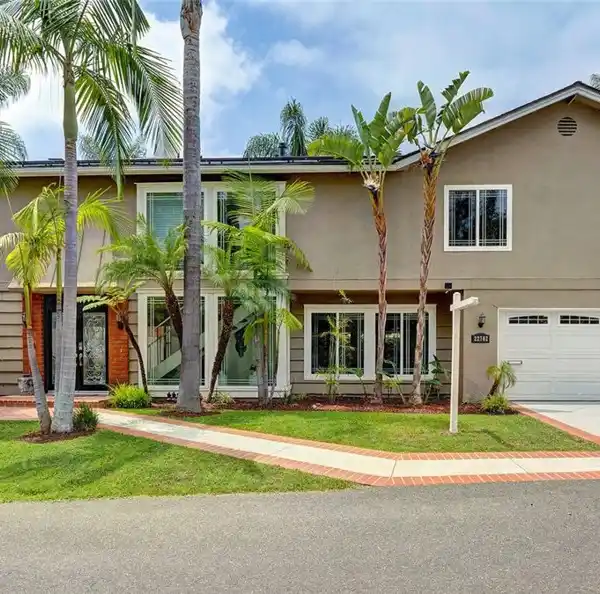COMFORT AND STYLE IN A PREMIUM LOCATION