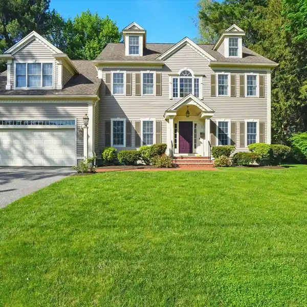 SPACIOUS COLONIAL NEAR DOWNTOWN WITH BONUS SPACE