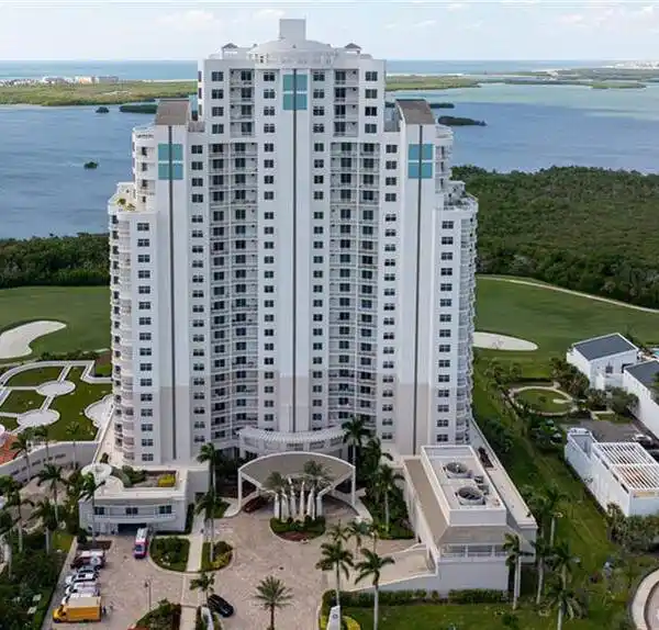 CERAMIC WOOD-TILE FLOORS THROUGHOUT FOR EFFORTLESS STYLE