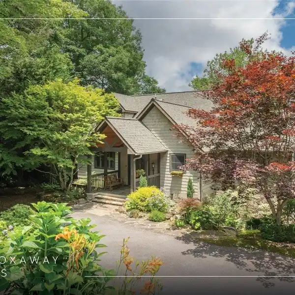 TIMELESS MOUNTAIN RETREAT WITH ELEGANT CRAFTSMANSHIP