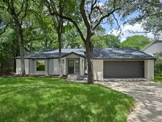 Beautifully Remodeled Home in Bee Cave Woods