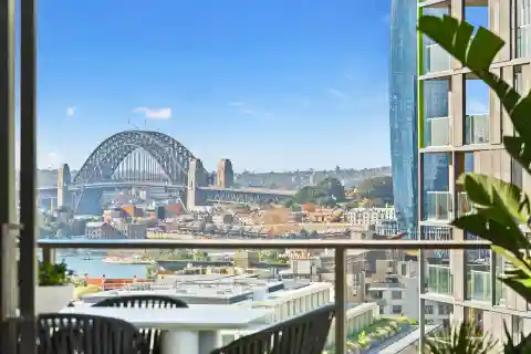 Commanding City and Harbour Views