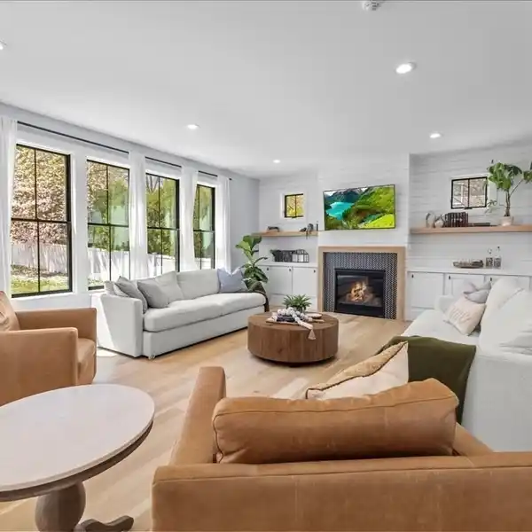 IMMACULATE COLONIAL NEAR NEEDHAM CENTER