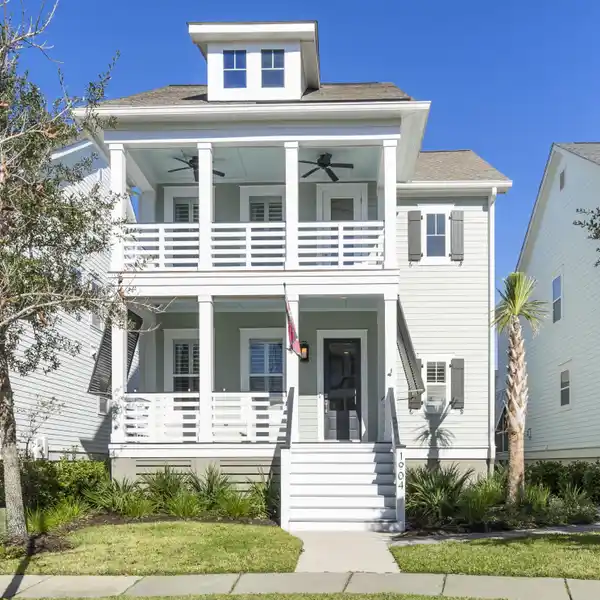 BEAUTIFULLY MAINTAINED FIVE BEDROOM HOME
