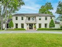 STUNNING HUNTERWOOD HOME ON A HALF-ACRE