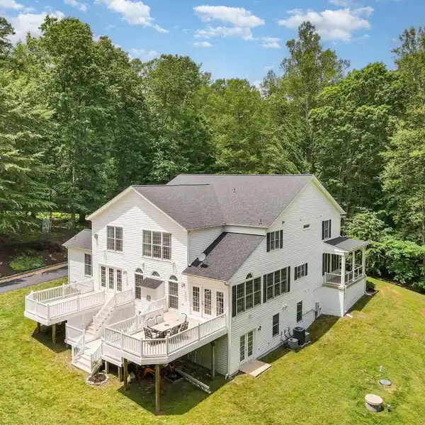 11.4-ACRE PEACEFUL RETREAT