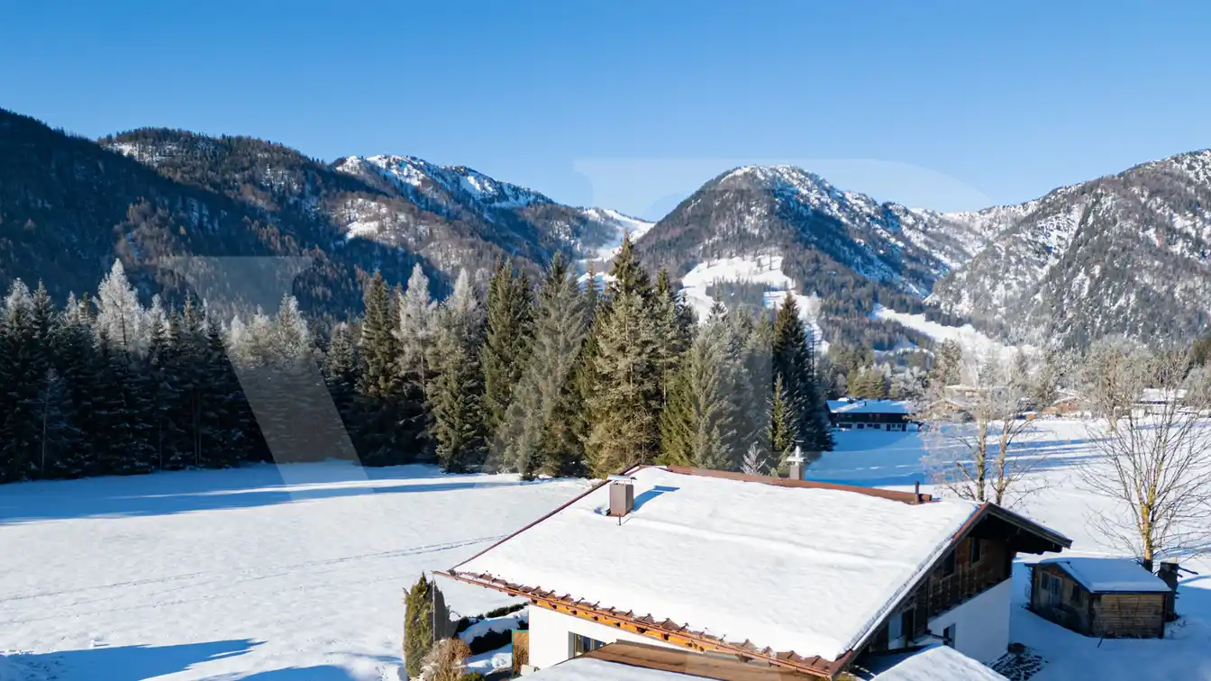 Spacious Property with a Panoramic View