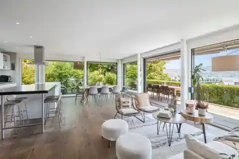 Horgen: Exclusive Garden Maisonette with Lake View and Terrace