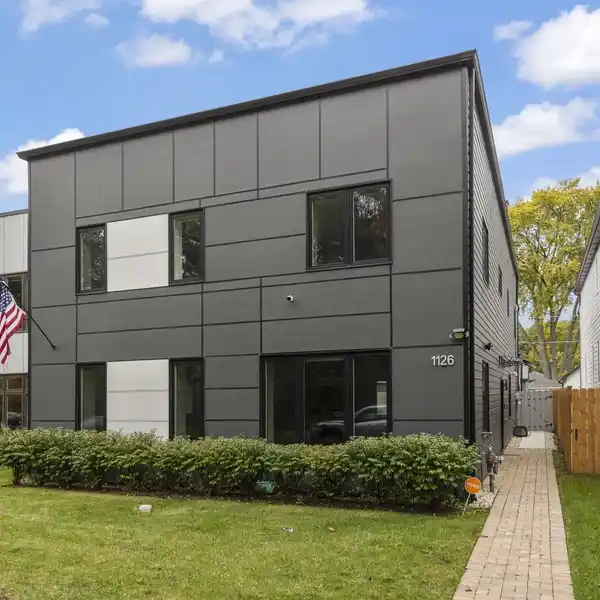 MODERN ELEGANCE WITH SMART DESIGN AND OUTDOOR LIVING