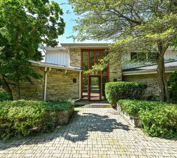 CONTEMPORARY DESIGN WITH INVITING COMFORT