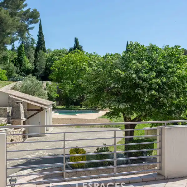 EXCEPTIONAL PROPERTY STEPS FROM MAISON CARRéE