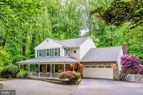 Lovely Colonial on a Private Acre