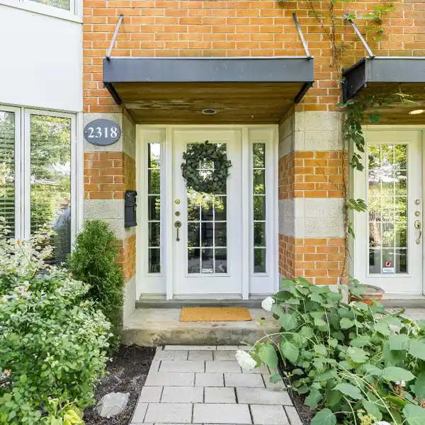 SOPHISTICATED TOWNHOME IN A SERENE ENCLAVE