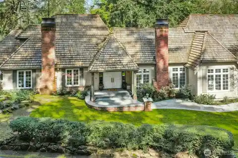 Exquisitely Updated Estate on Evergreen Lane