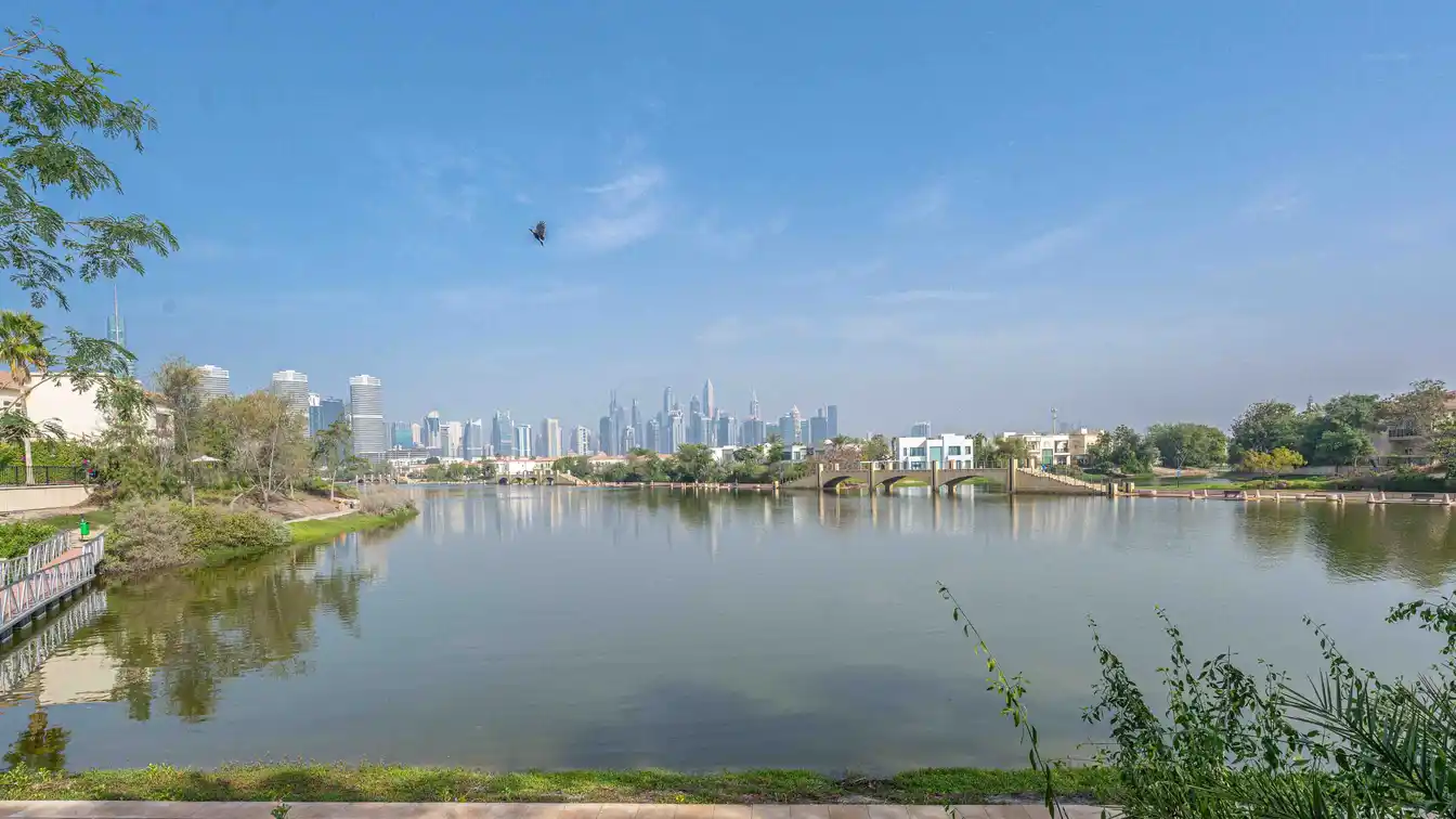 Stunning Lake and Skyline View Villa