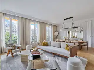 Meticulously Renovated South-Facing Apartment