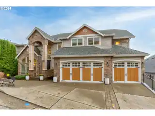 Sprawling Traditional Home in Premium Location