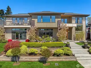 Northwest Contemporary Living in Coveted West of Market