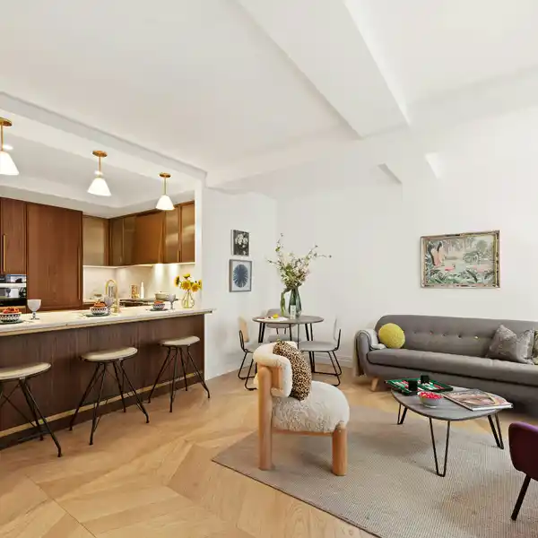 BEAUTIFULLY LARGE ONE BEDROOM HOME