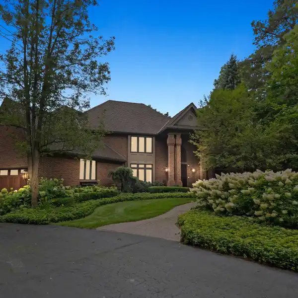 UNMATCHED LUXURY AND PRIVACY ON ALL-SPORTS DEER LAKE