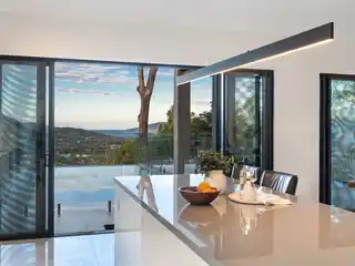 Striking Contemporary Residence