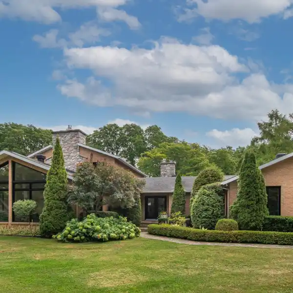 TURNKEY BUNGALOW IN IDEAL LOCATION