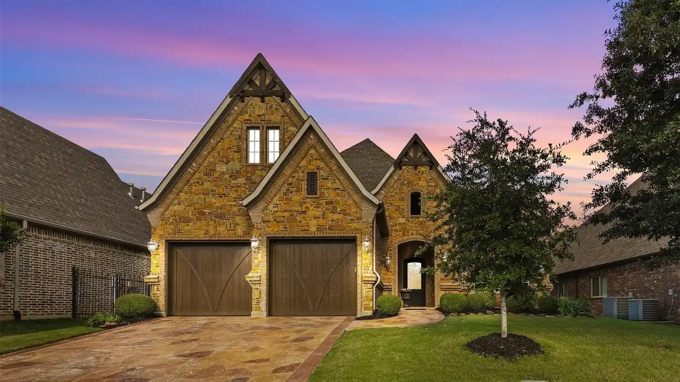 Beautiful Custom Home in the Gated Villas of Colleyville