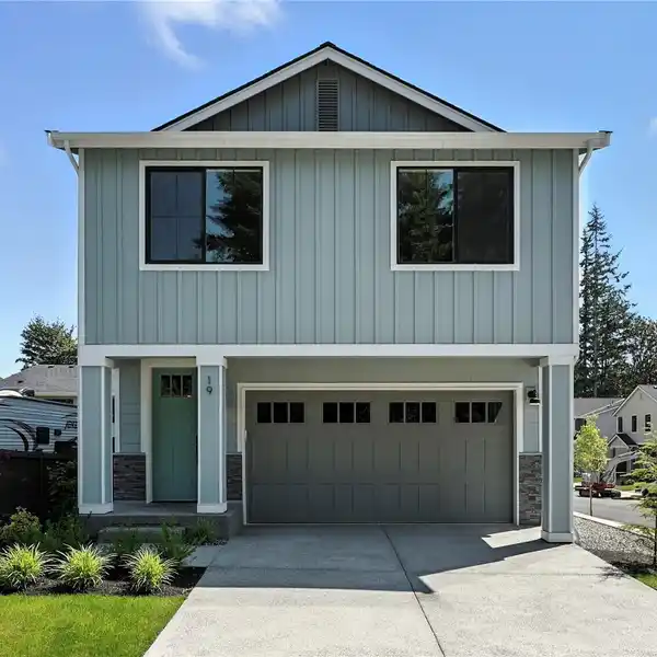 MODERN FARMHOUSE-STYLE HOME IN COYOTE RIDGE