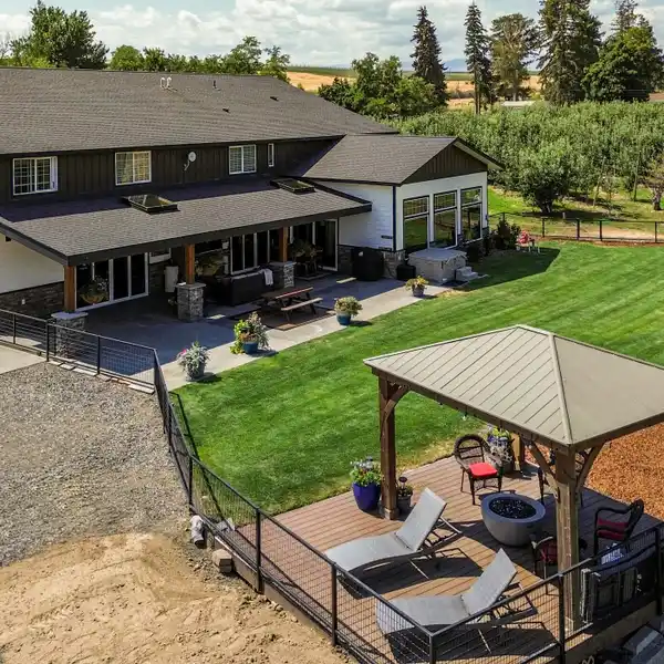 IDYLLIC SIX-ACRE RETREAT