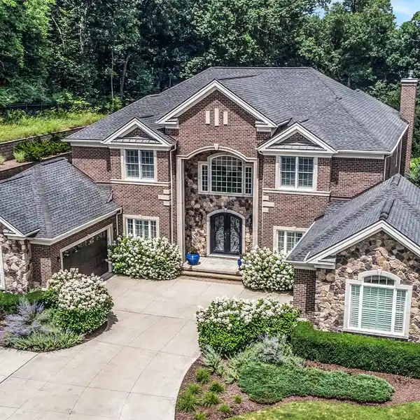 TIMELESS ELEGANCE IN THE WOODLANDS OF GEDDES GLEN