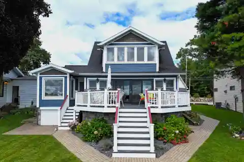 Serene Lakeside Retreat on Little Crooked Lake