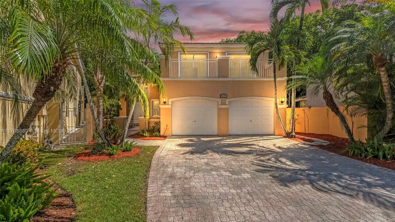 Spacious and Beautiful Home in Goldvue Estates