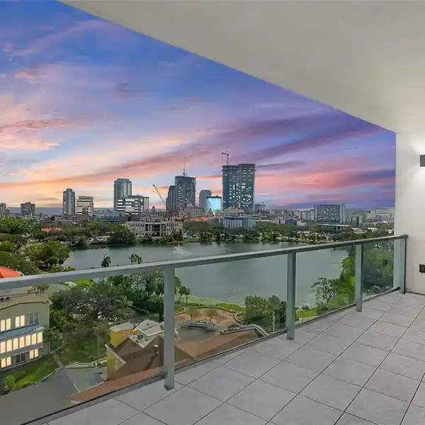SPACIOUS CITY CONDO WITH MIRROR LAKE VIEWS