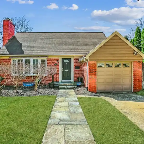 BEAUTIFULLY UPDATED MID-CENTURY HOME
