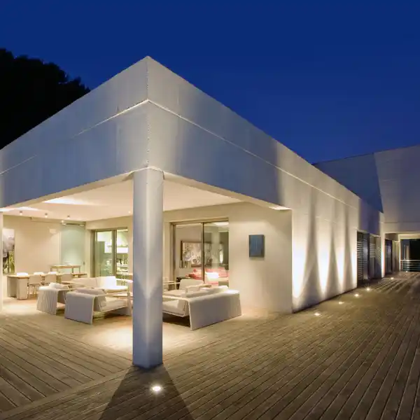 MODERN ARCHITECT DESIGNED AVANT GARDE VILLA