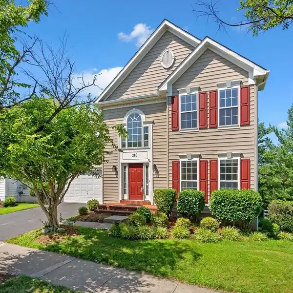 THOUGHTFULLY UPGRADED RESIDENCE IN QUINCE ORCHARD PARK