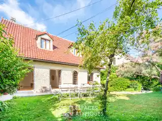 Artistic Sanctuary Near Metro Access