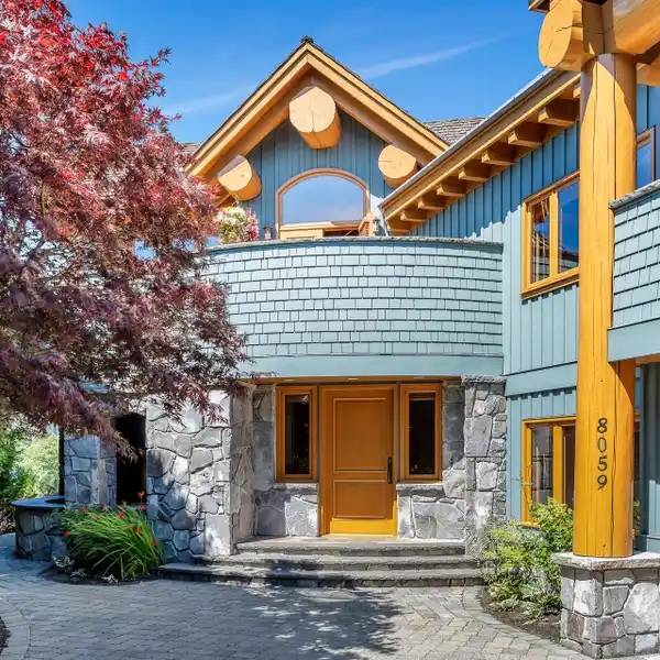WHISTLER’S MOST BEAUTIFUL LAKESIDE SETTING