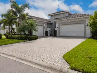 Spacious Valencia Bonita Home