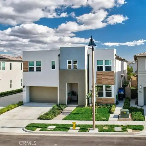 STUNNING HOME IN THE SOUGHT-AFTER BAKER RANCH COMMUNITY