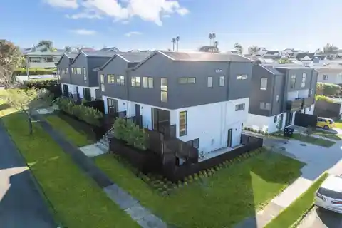 Brand-New Freehold Home Redefines Contemporary Elegance