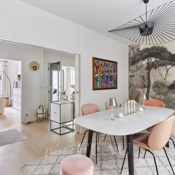 DECORATOR-RENOVATED FIRST FLOOR APARTMENT